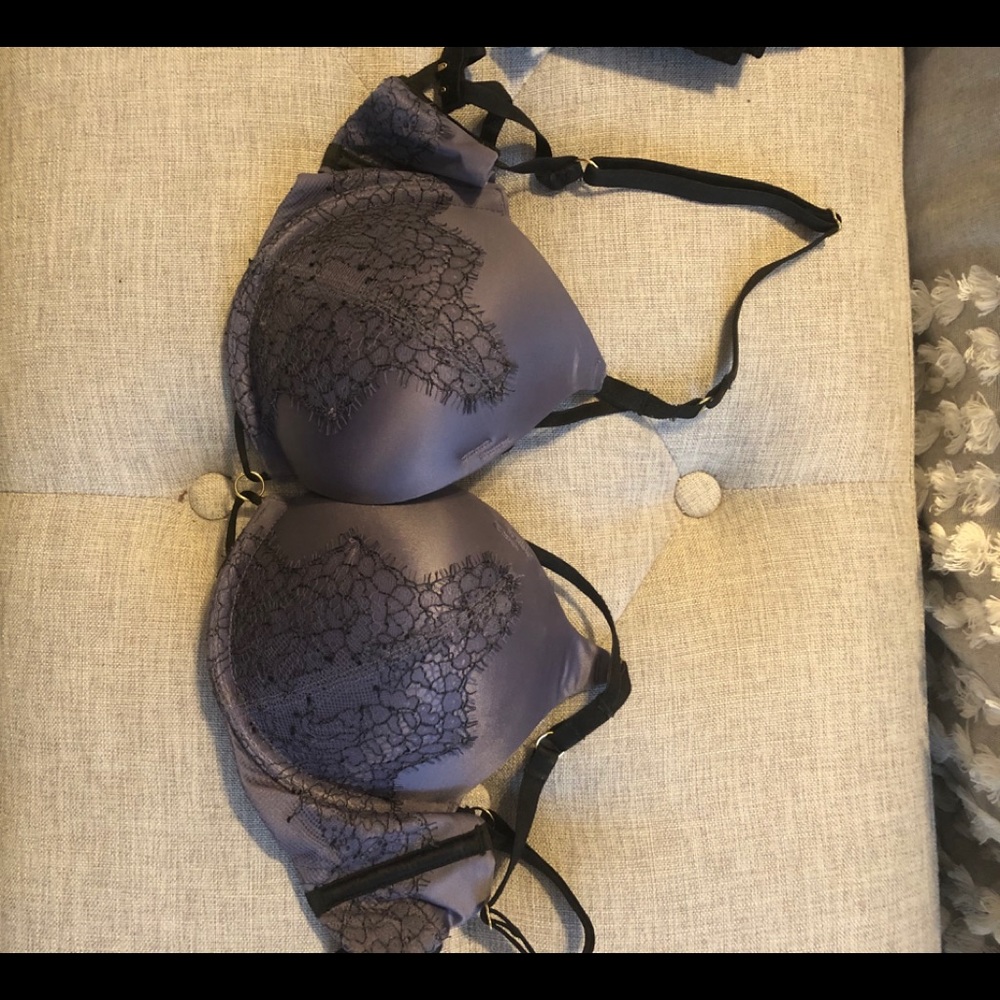 Victoria’s Secret purple bombshell plunge bra 32C